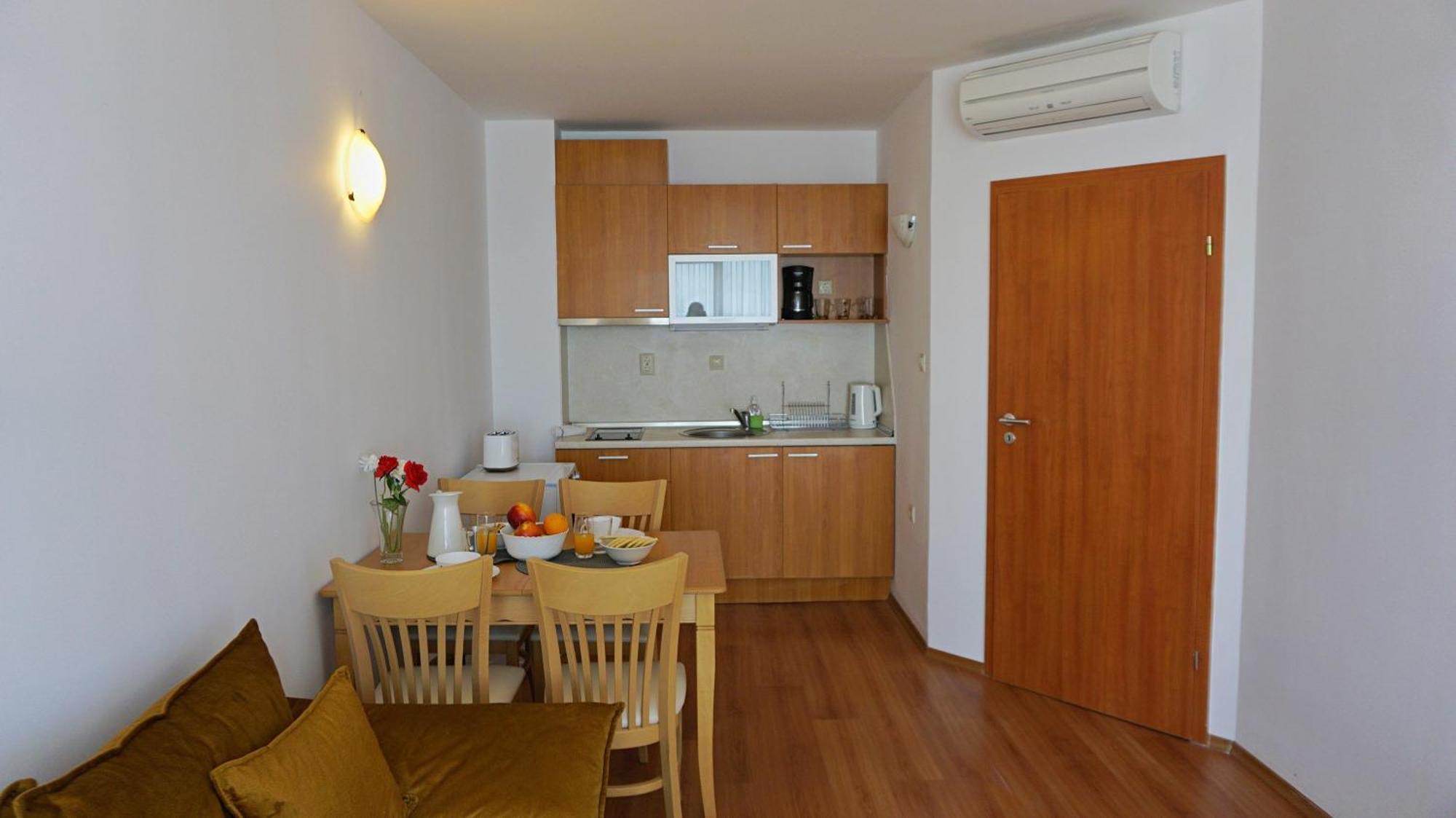 Apartments Sirena - First line - Апартаменти Сирена - Първа линия Златни пясъци Екстериор снимка