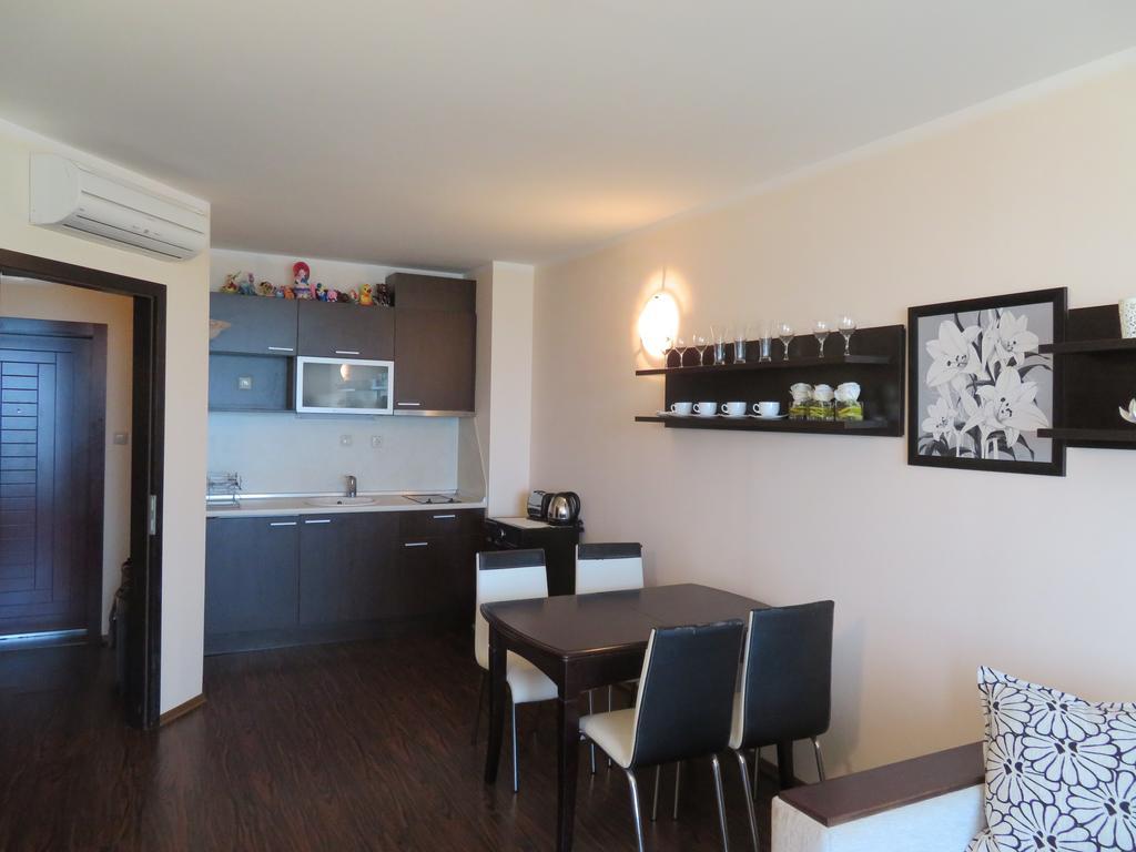 Apartments Sirena - First line - Апартаменти Сирена - Първа линия Златни пясъци Екстериор снимка